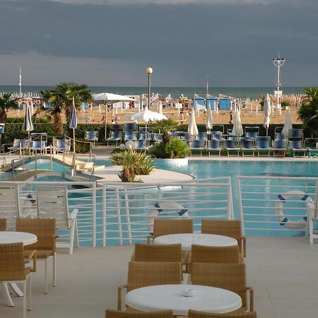 Majestic Beach Hotel & Wellness Bibione Exteriör bild