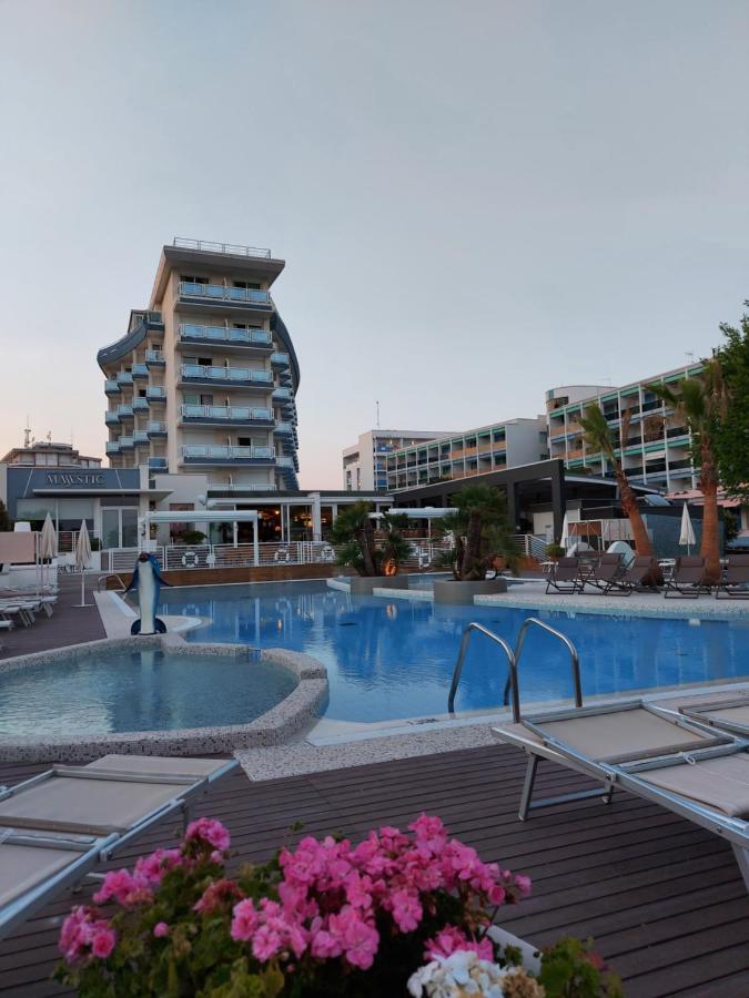 Majestic Beach Hotel & Wellness Bibione Exteriör bild