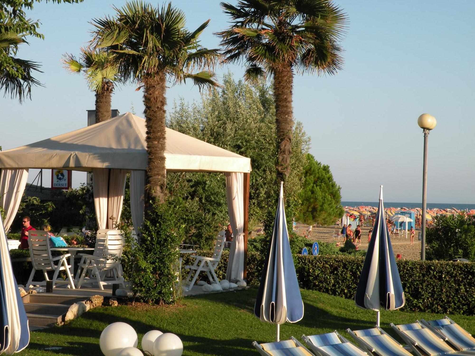 Majestic Beach Hotel & Wellness Bibione Exteriör bild