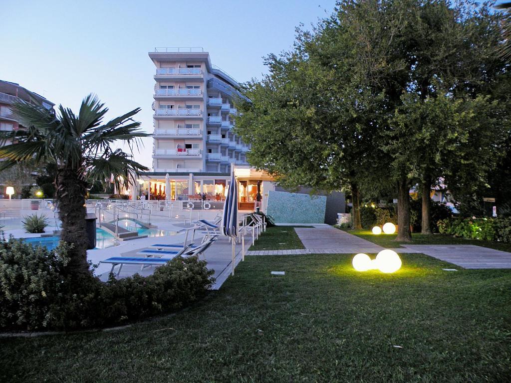 Majestic Beach Hotel & Wellness Bibione Exteriör bild