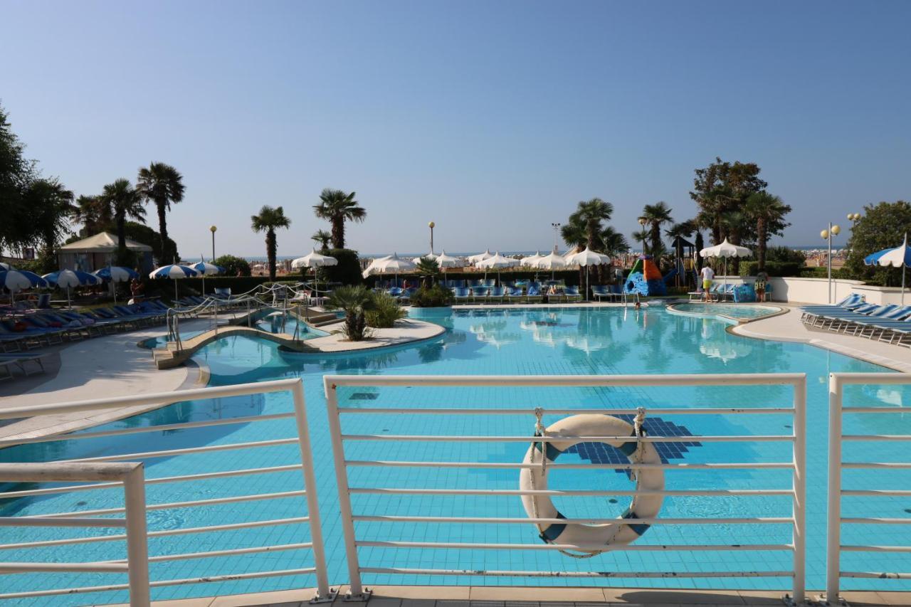 Majestic Beach Hotel & Wellness Bibione Exteriör bild