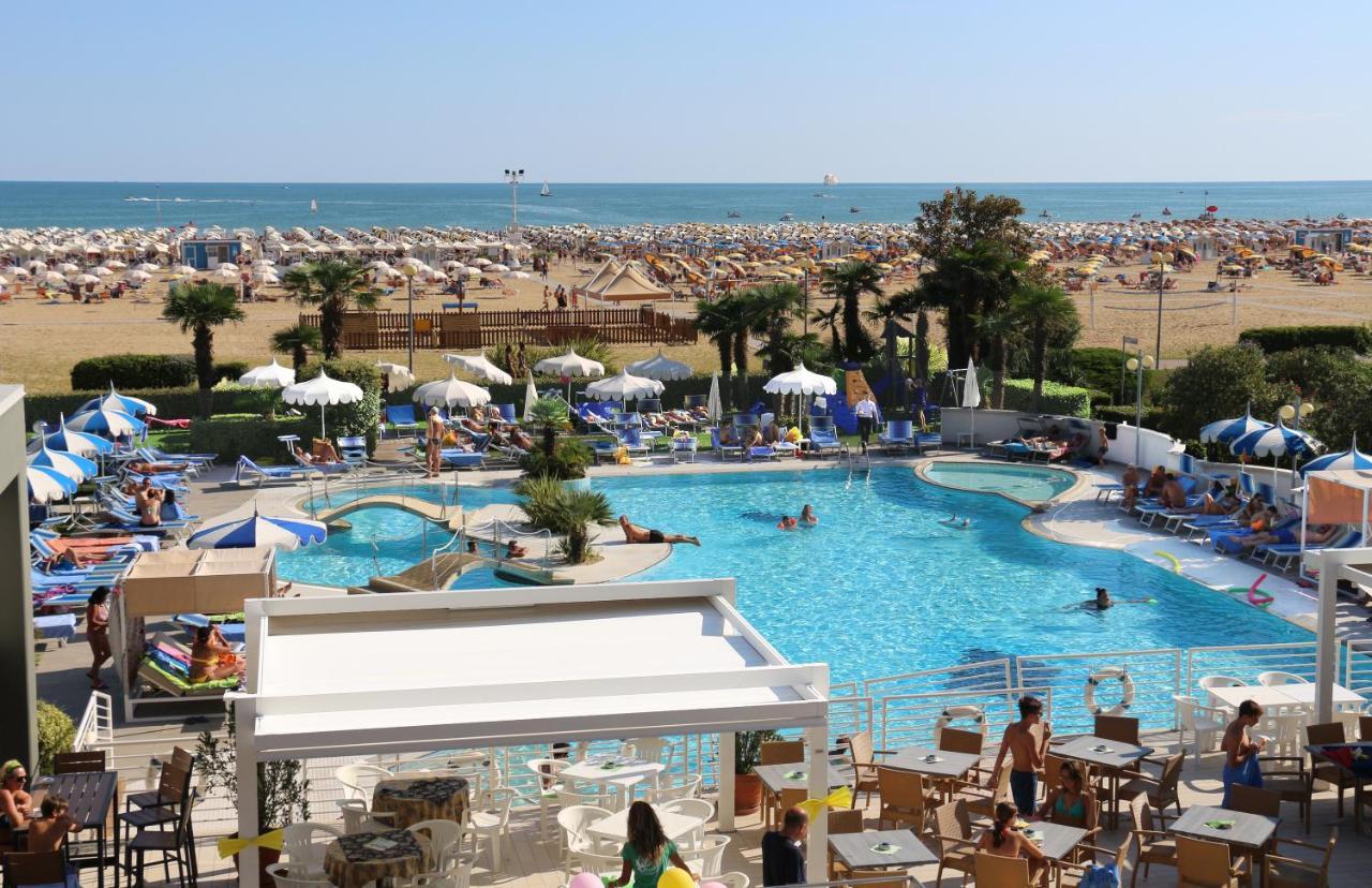 Majestic Beach Hotel & Wellness Bibione Exteriör bild